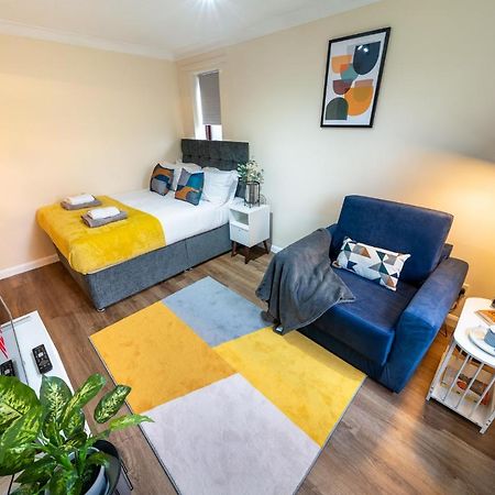 Grange Studio Apartment - Heathrow Staines-upon-Thames Εξωτερικό φωτογραφία