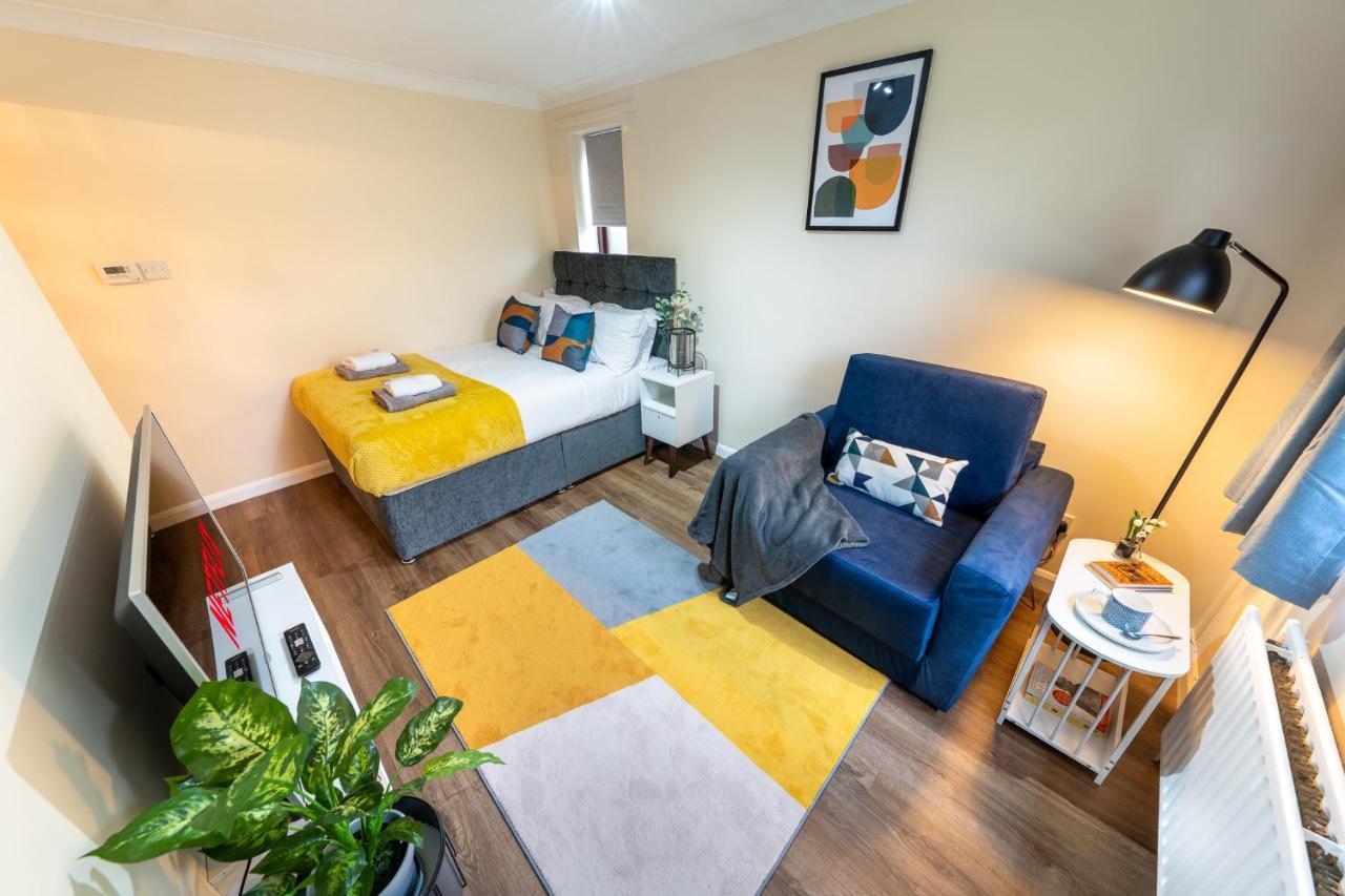 Grange Studio Apartment - Heathrow Staines-upon-Thames Εξωτερικό φωτογραφία