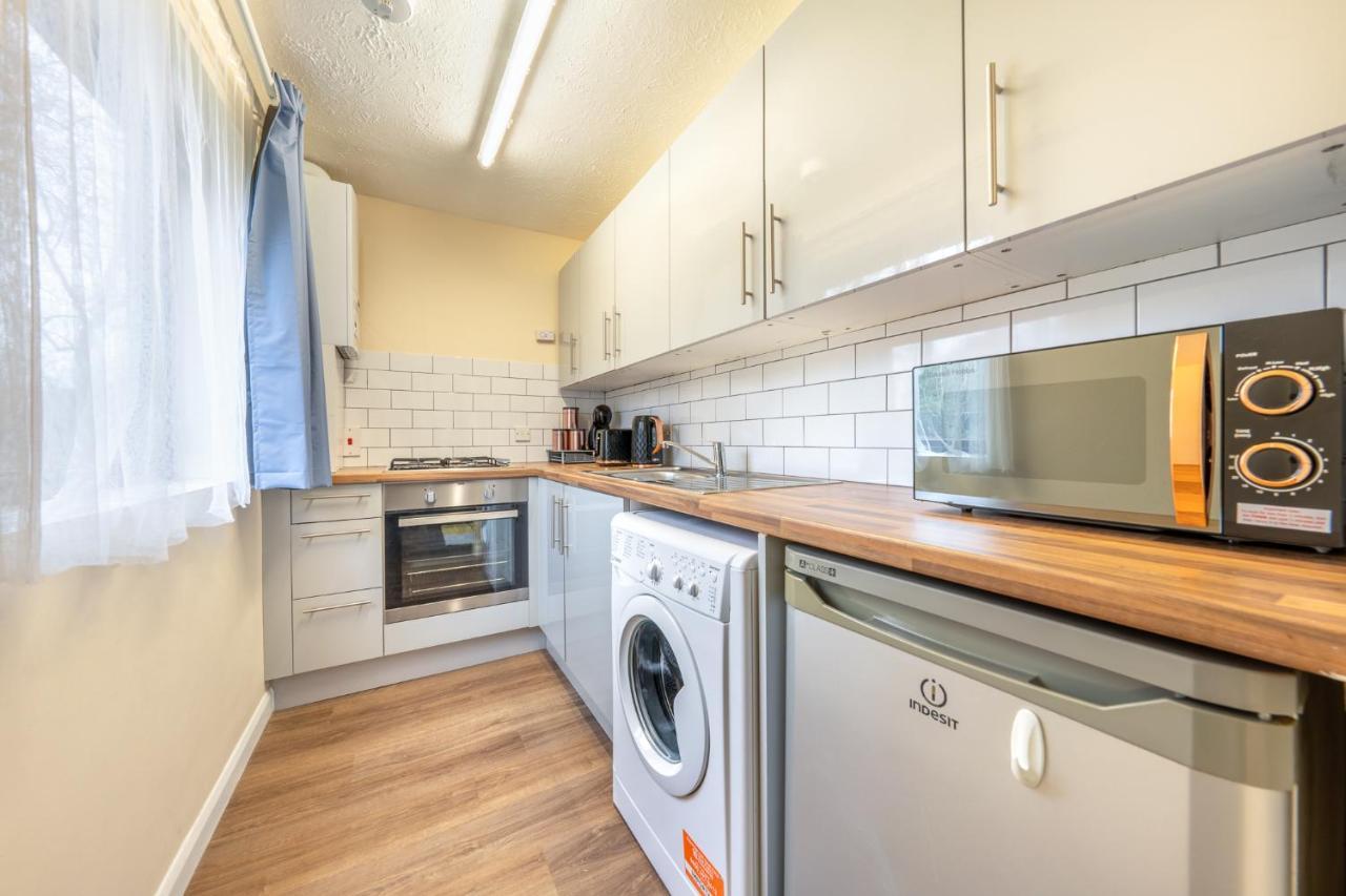 Grange Studio Apartment - Heathrow Staines-upon-Thames Εξωτερικό φωτογραφία