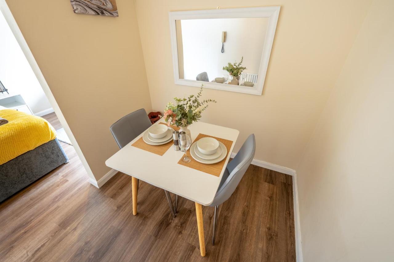 Grange Studio Apartment - Heathrow Staines-upon-Thames Εξωτερικό φωτογραφία