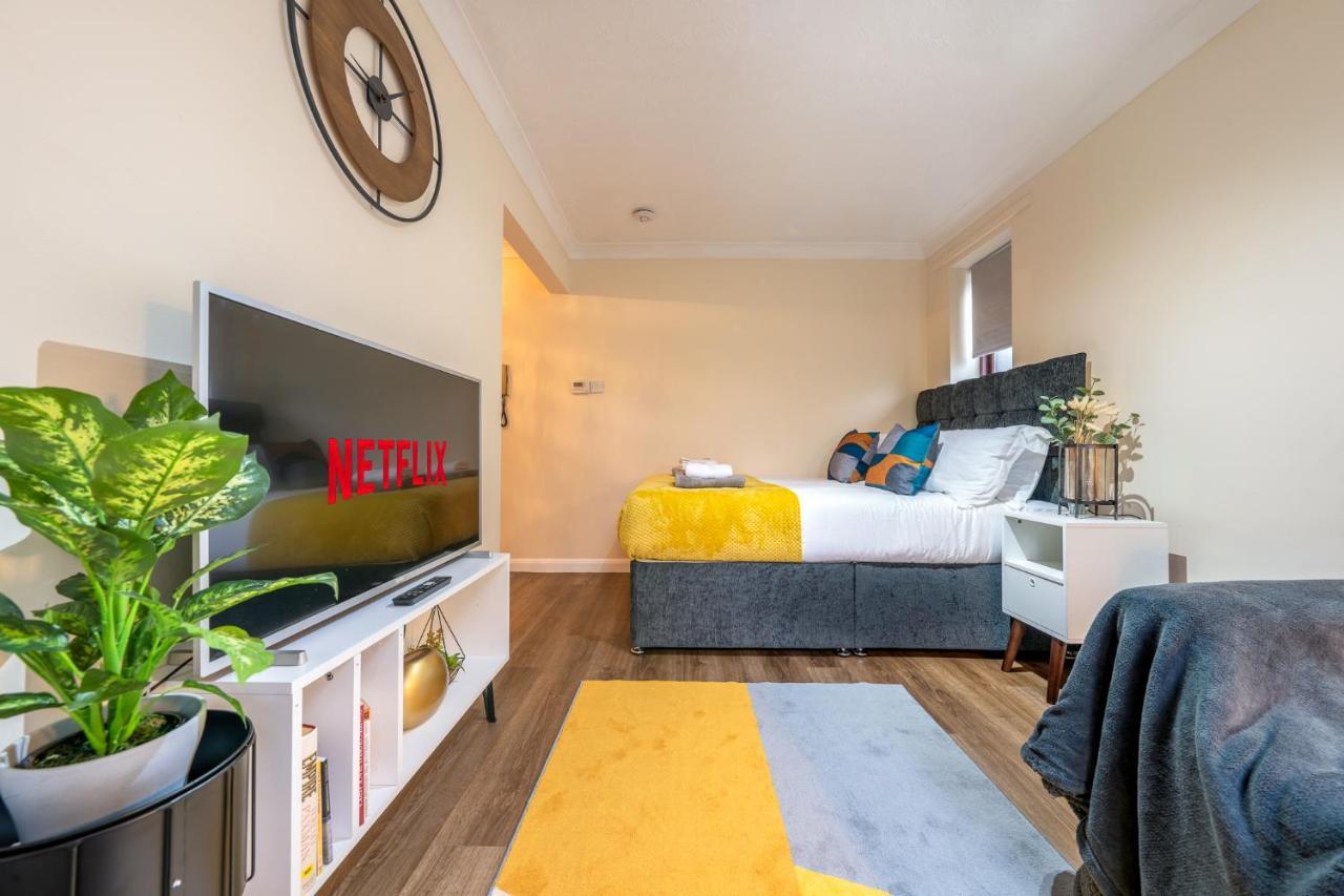 Grange Studio Apartment - Heathrow Staines-upon-Thames Εξωτερικό φωτογραφία