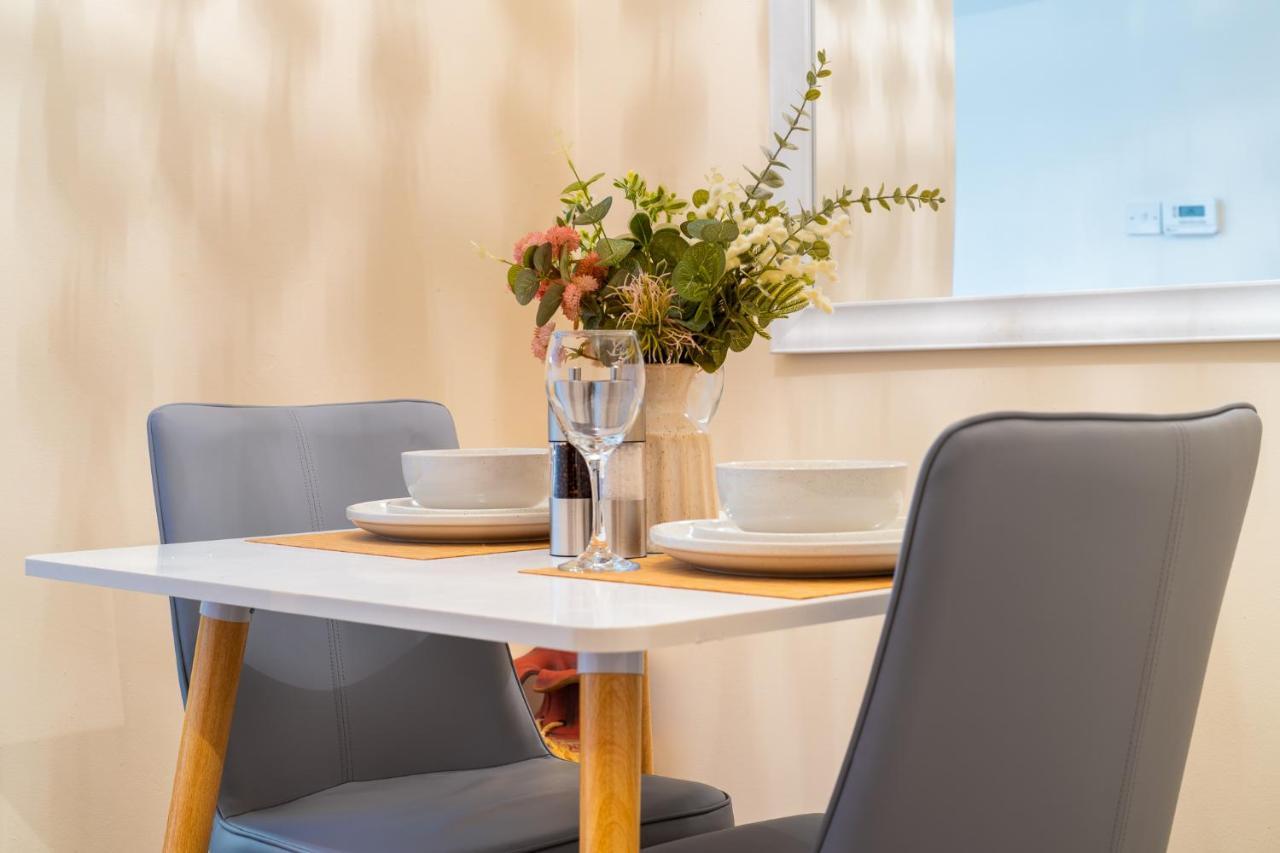 Grange Studio Apartment - Heathrow Staines-upon-Thames Εξωτερικό φωτογραφία