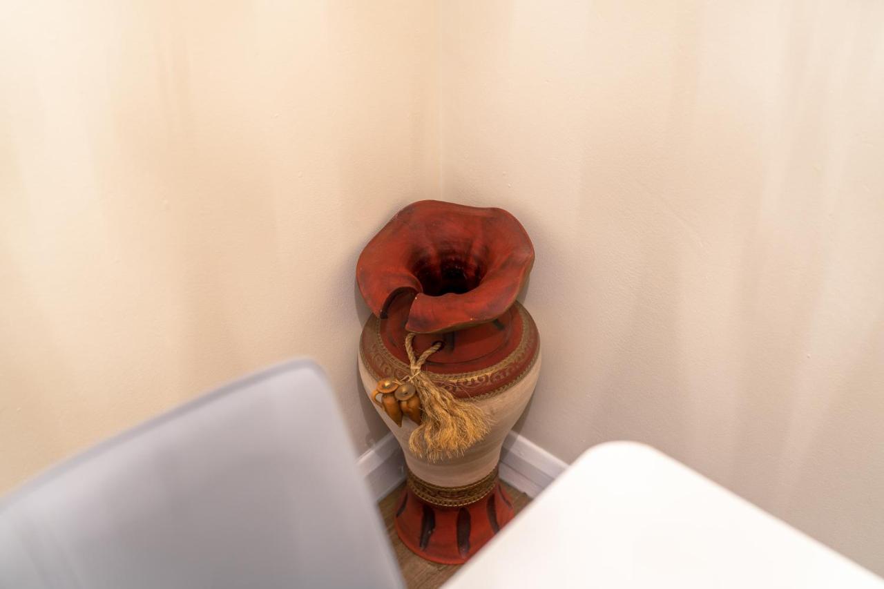 Grange Studio Apartment - Heathrow Staines-upon-Thames Εξωτερικό φωτογραφία