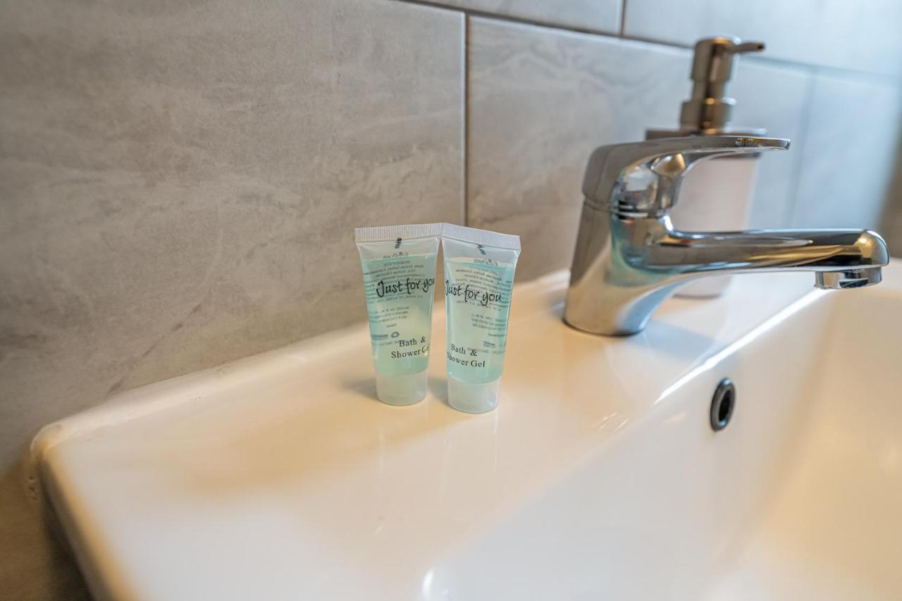 Grange Studio Apartment - Heathrow Staines-upon-Thames Εξωτερικό φωτογραφία
