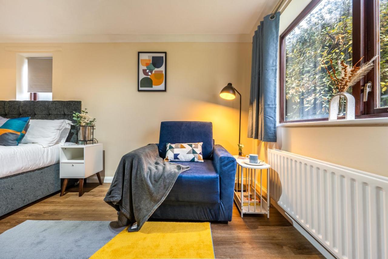 Grange Studio Apartment - Heathrow Staines-upon-Thames Εξωτερικό φωτογραφία