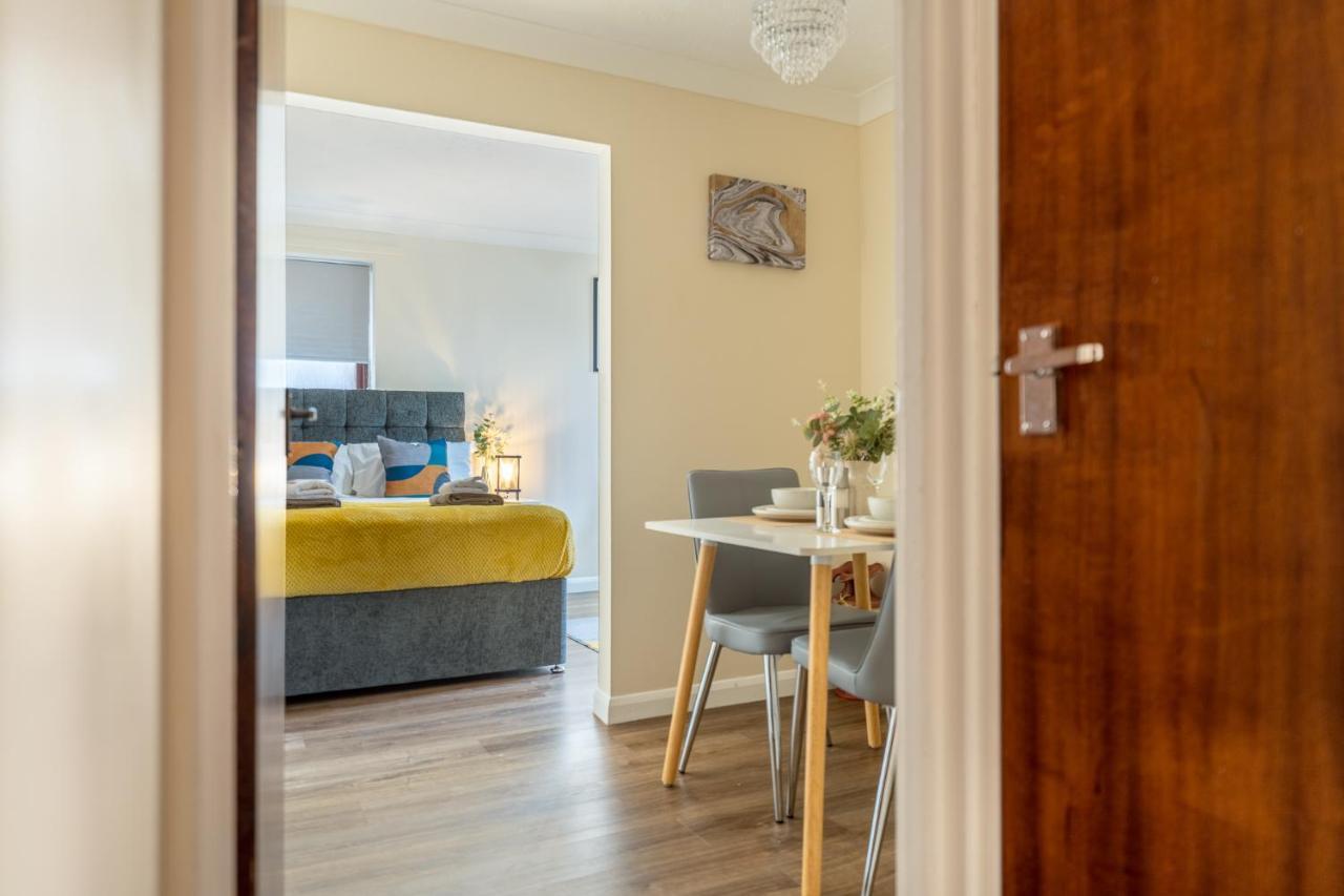 Grange Studio Apartment - Heathrow Staines-upon-Thames Εξωτερικό φωτογραφία
