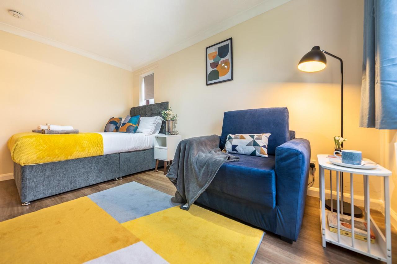Grange Studio Apartment - Heathrow Staines-upon-Thames Εξωτερικό φωτογραφία