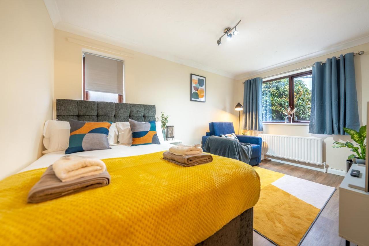 Grange Studio Apartment - Heathrow Staines-upon-Thames Εξωτερικό φωτογραφία