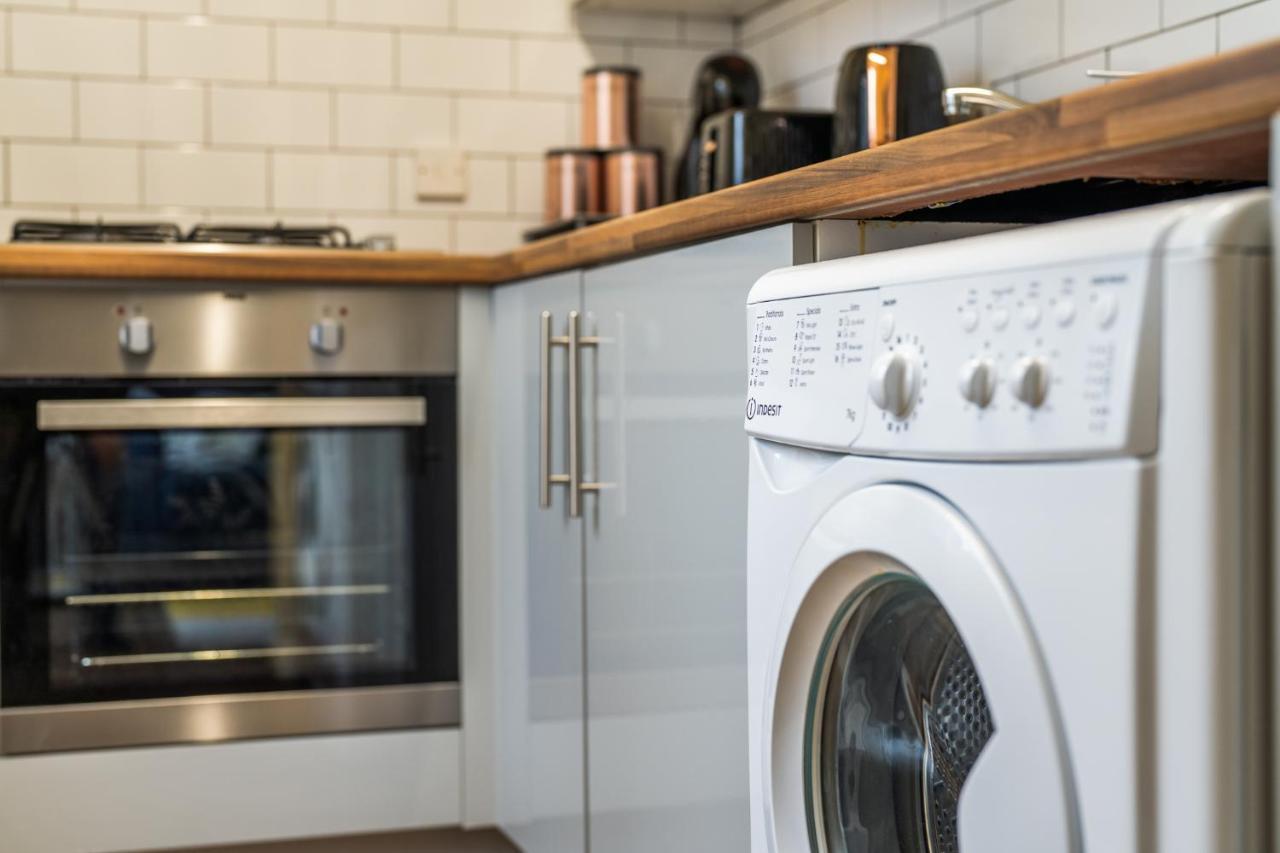 Grange Studio Apartment - Heathrow Staines-upon-Thames Εξωτερικό φωτογραφία