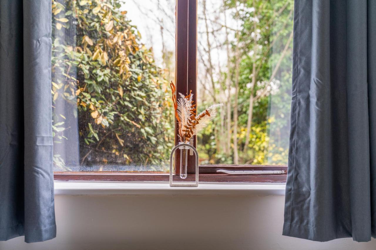 Grange Studio Apartment - Heathrow Staines-upon-Thames Εξωτερικό φωτογραφία