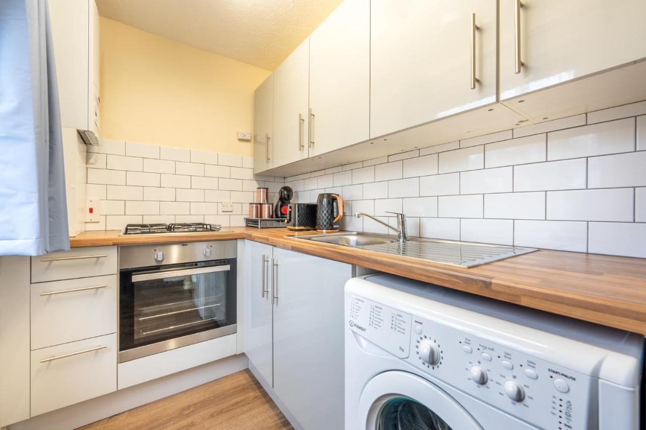 Grange Studio Apartment - Heathrow Staines-upon-Thames Εξωτερικό φωτογραφία