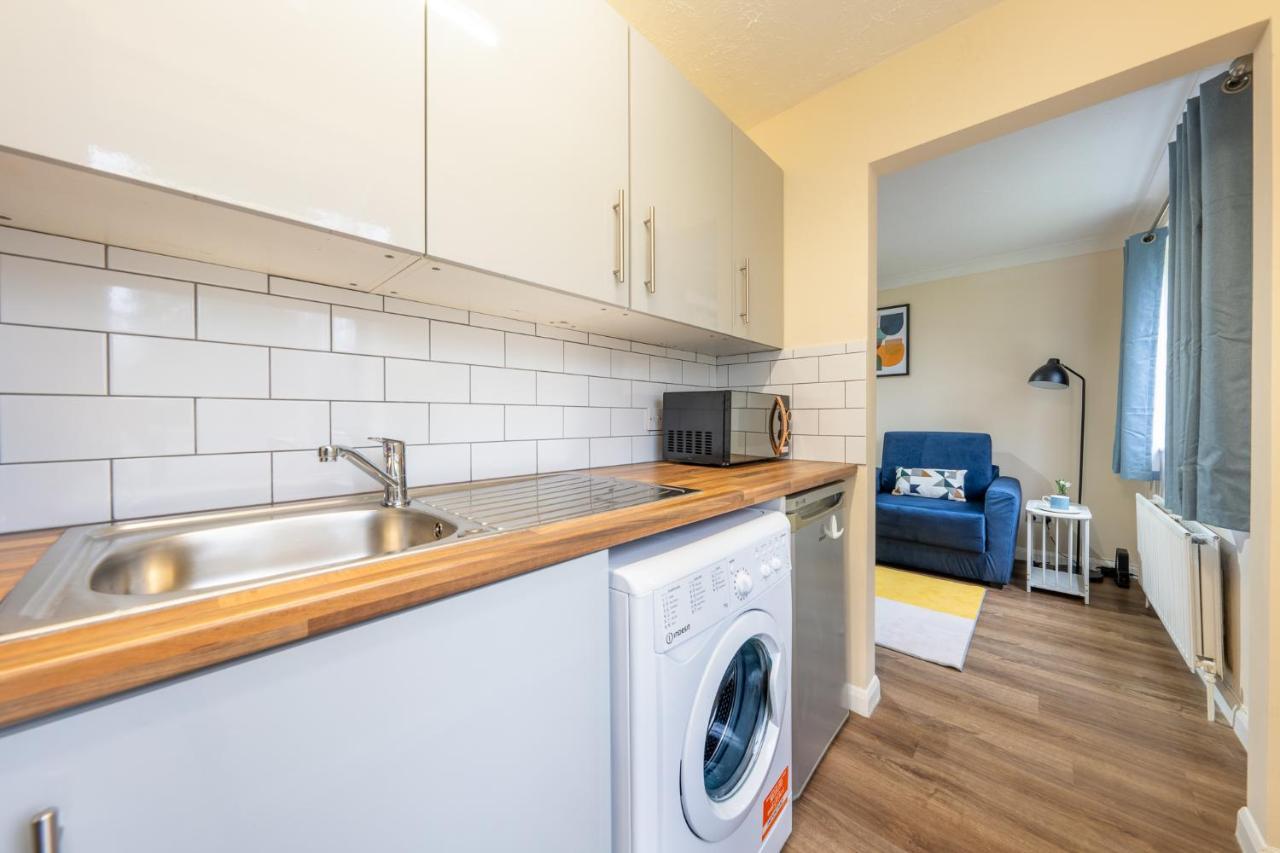 Grange Studio Apartment - Heathrow Staines-upon-Thames Εξωτερικό φωτογραφία